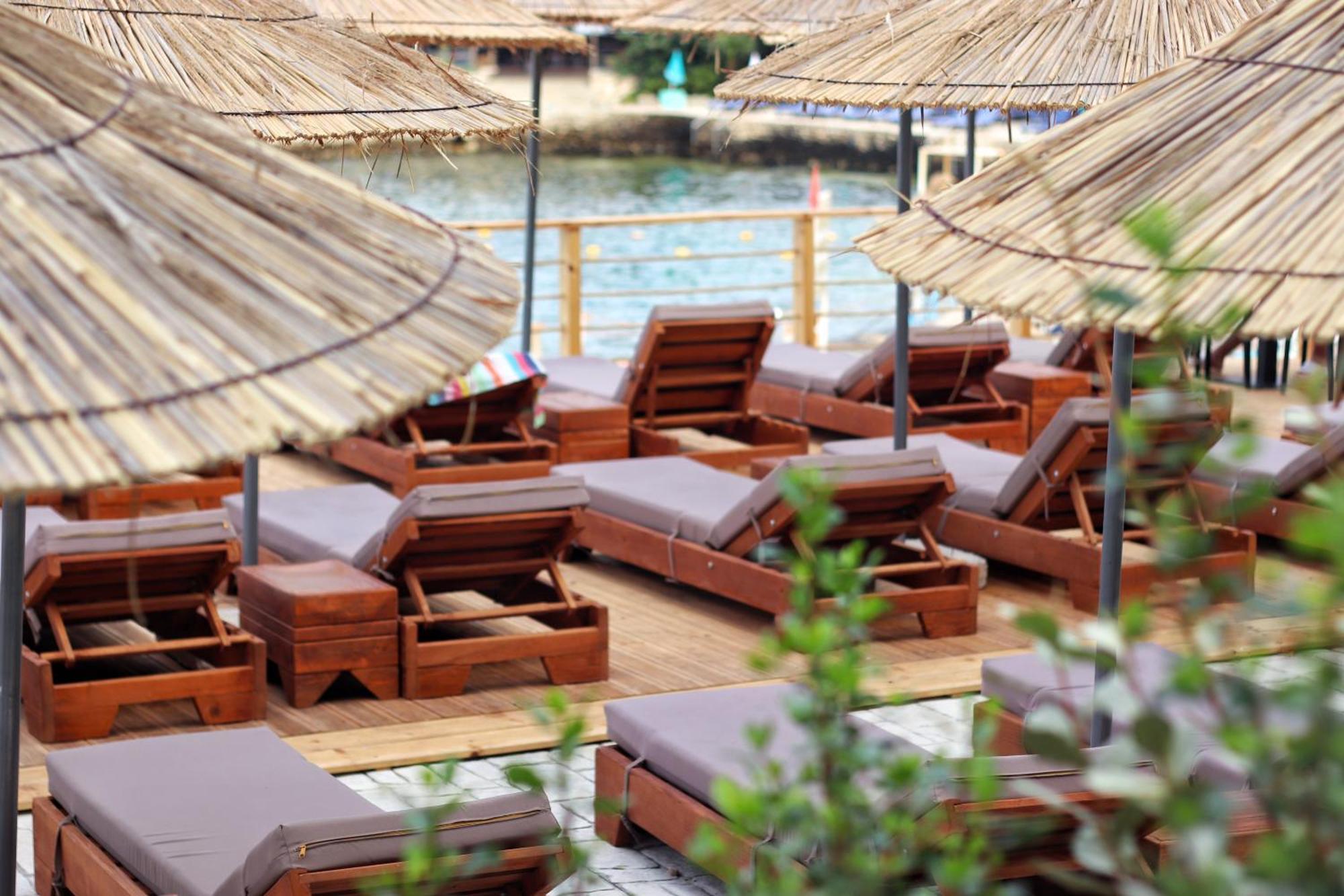 Golden Beach Suites Sarandë 外观 照片