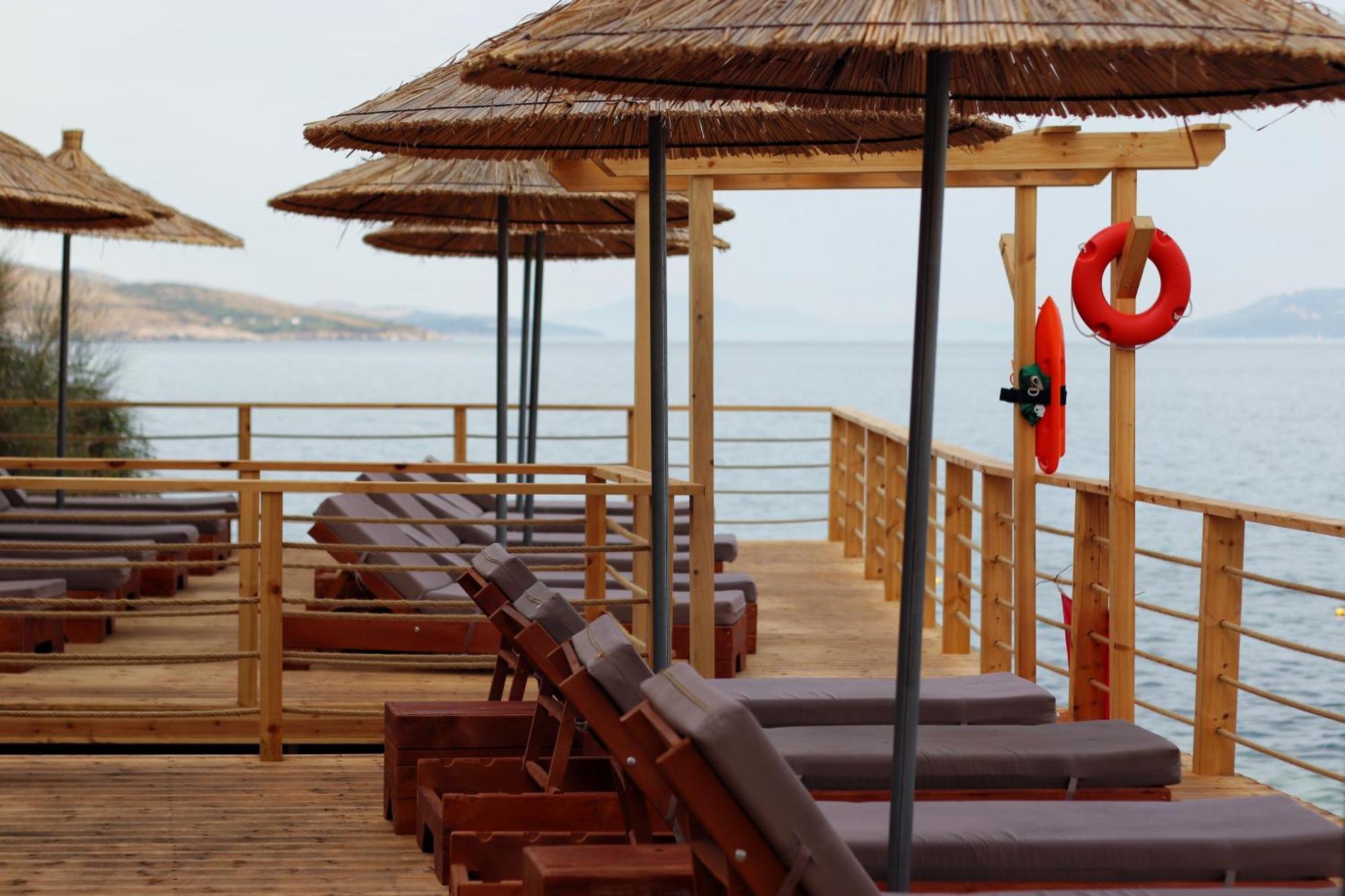 Golden Beach Suites Sarandë 外观 照片